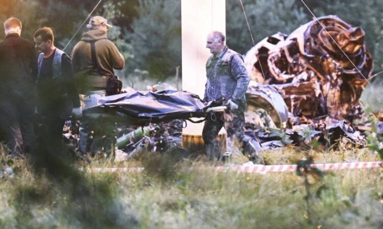 Rusya Soruşturma Komitesi: Tver'de düşen uçağın enkazında 10 kişinin cesedi bulundu 1 Rusya Soruşturma Komitesi: Tver’de düşen uçağın enkazında 10 kişinin cesedi bulundu