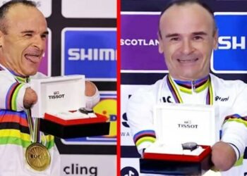 Kolsuz bisikletçiye ödül olarak kol saati verildi: Sosyal medyada tepki yağdı