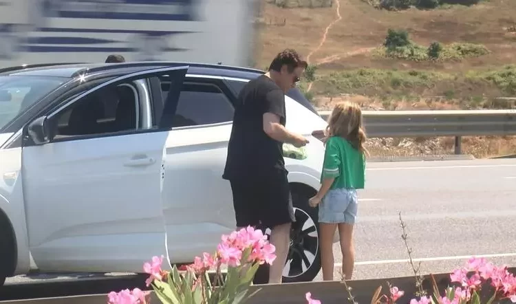 Şarkıcı Kutsi benzini bitince yolda kaldı