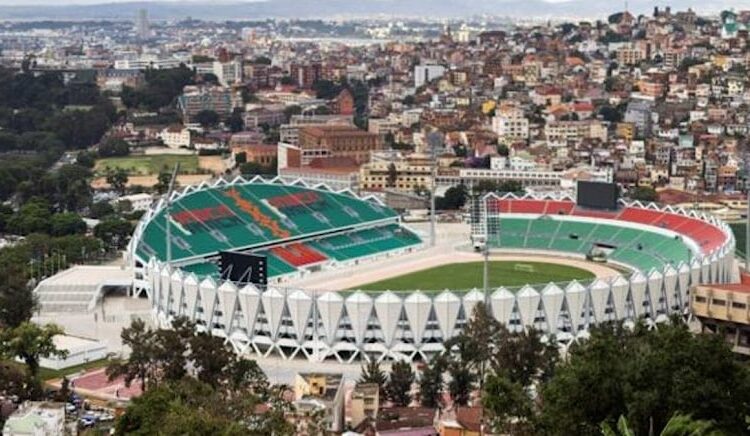 Stadyumda facia: Ölü ve yaralılar var 1 Stadyumda facia: Ölü ve yaralılar var