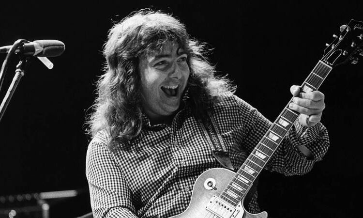 Efsane grubun gitaristi Bernie Marsden hayatını kaybetti 1 Efsane grubun gitaristi Bernie Marsden hayatını kaybetti