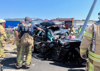 Lastiği patlayan TIR İstanbul’da dehşet saçtı: 2 gurbetçi hayatını kaybetti