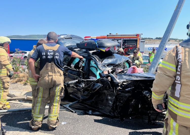 Lastiği patlayan TIR İstanbul’da dehşet saçtı: 2 gurbetçi hayatını kaybetti