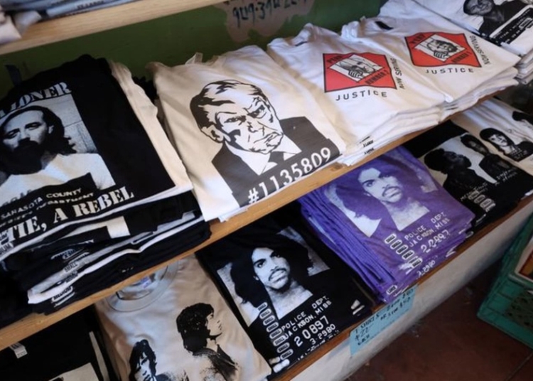 Donald Trump, sabıka fotoğrafını seçim için propaganda aracı olarak kullanıyor 1 Donald Trump, sabıka fotoğrafını seçim için propaganda aracı olarak kullanıyor