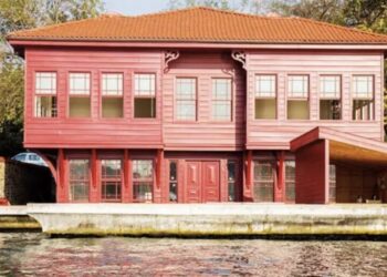 Rengiyle Boğaz’ın en dikkat çeken yalısı satıldı