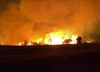Çanakkale’deki yangın devam ediyor: 9 köy tahliye edildi