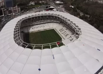 Ali Koç’un yönetiminde olduğu TÜPRAŞ, Beşiktaş’a sponsor oldu