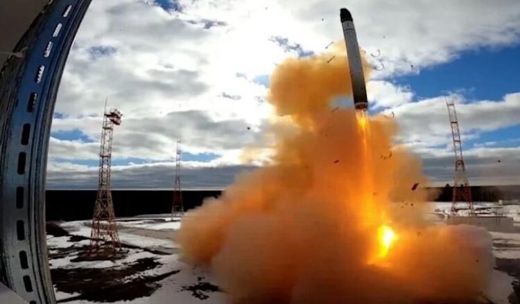 Rusya nükleer savaş füzelerini savaş durumuna getirdi