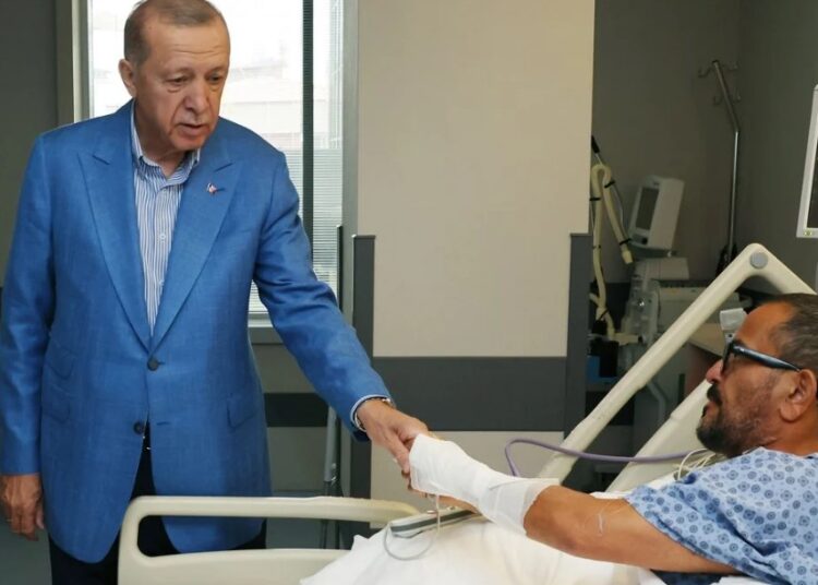 Cumhurbaşkanı Erdoğan Sabancı çiftini hastanede ziyaret etti