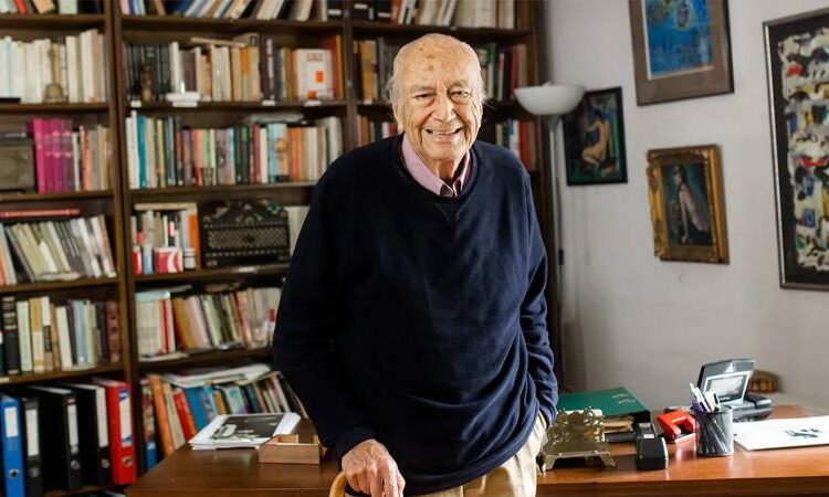 Gazeteci- yazar Hıfzı Topuz vefat etti