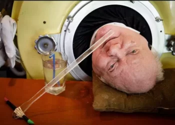 Tam 70 yılını metal kapsül içinde geçirdi