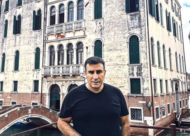 Sanatçı Ahmet Güneştekin, 600 yıllık Palazzo Gradenigo’yu satın aldı
