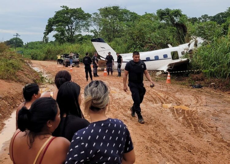 Yolcu uçağı düştü: Onlarca insan öldü 1 Yolcu uçağı düştü: Onlarca insan öldü