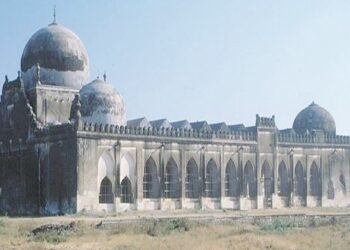 Yıktıkları caminin yerine tapınak yaptılar