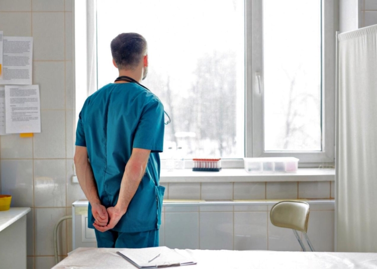 Yurt dışına doktor göçü: Ağustosta rekor sayıda belge talebi