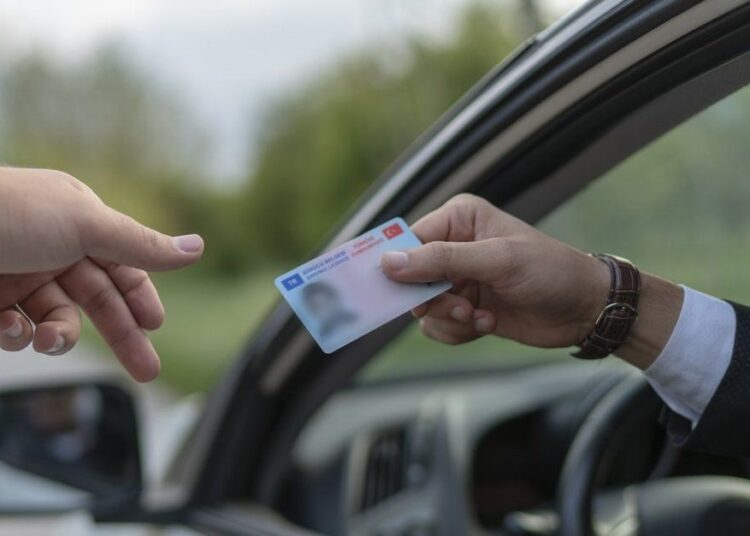 Ehliyet alacaklarda yaş sınırı düşürüldü 1 Ehliyet alacaklarda yaş sınırı düşürüldü