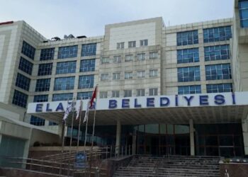 Elazığ Belediyesi, minibüsçüler zarar etmesin diye otobüs ücretine zam yaptı