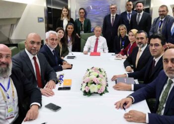 Erdoğan: Yeni anayasa için kapıları çalacağız