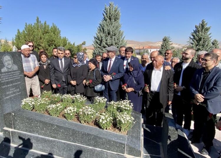 Neşet Ertaş, Kırşehir’de mezarı başında anıldı