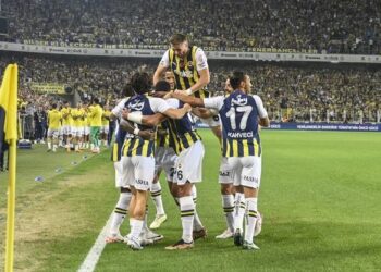 Fenerbahçe yoluna dolu dizgin devam ediyor