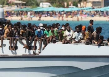 Avrupa’da kriz: Son 8 yılın en büyük göçmen akını ülkeleri birbirine düşürdü