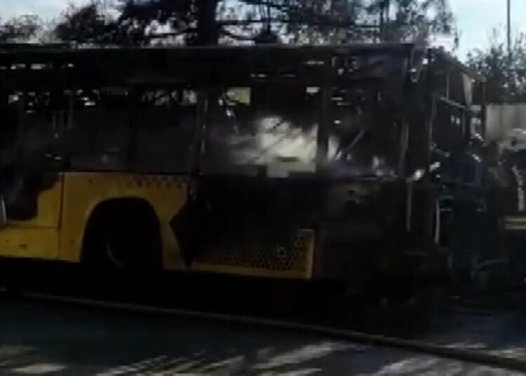 İETT otobüsü alev alev yandı 1 İETT otobüsü alev alev yandı