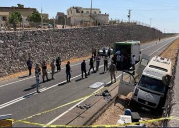 Şanlıurfa’da tarım işçilerini taşıyan minibüs kaza yaptı: Ölü ve yaralılar var