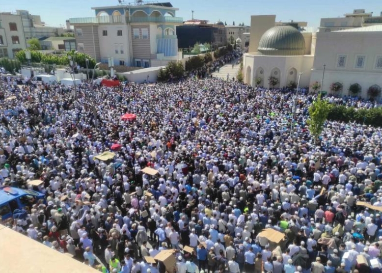 Menzil şeyhinin 12 milyon liralık aracı gündem oldu 1 Menzil şeyhinin 12 milyon liralık aracı gündem oldu