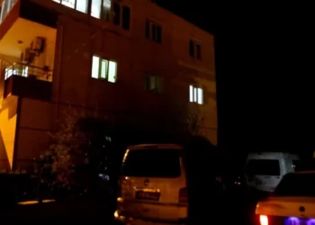 Misafirliğe gittiği evde 7 yaşındaki oğlunu öldürdü
