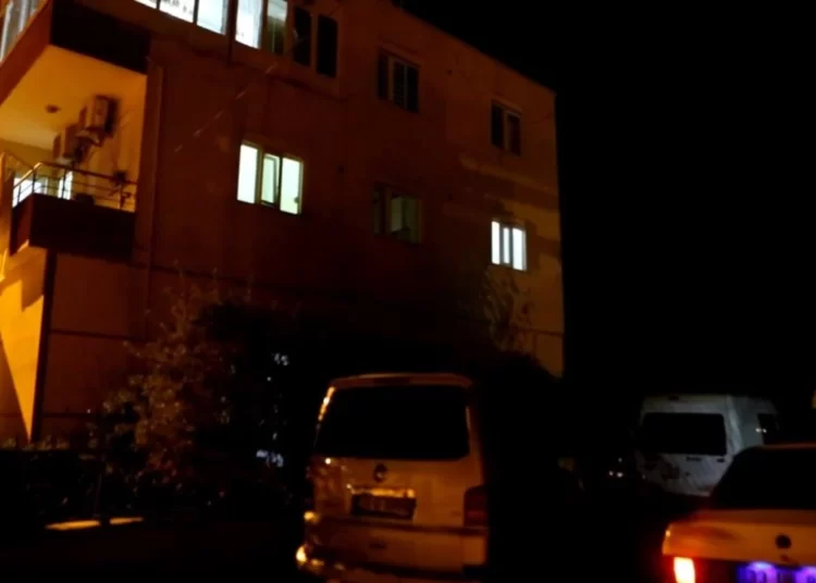 Misafirliğe gittiği evde 7 yaşındaki oğlunu öldürdü 1 Misafirliğe gittiği evde 7 yaşındaki oğlunu öldürdü