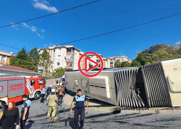 Başakşehir'de İETT otobüsü devrildi: Yaralılar var 1 Başakşehir’de İETT otobüsü devrildi: Yaralılar var