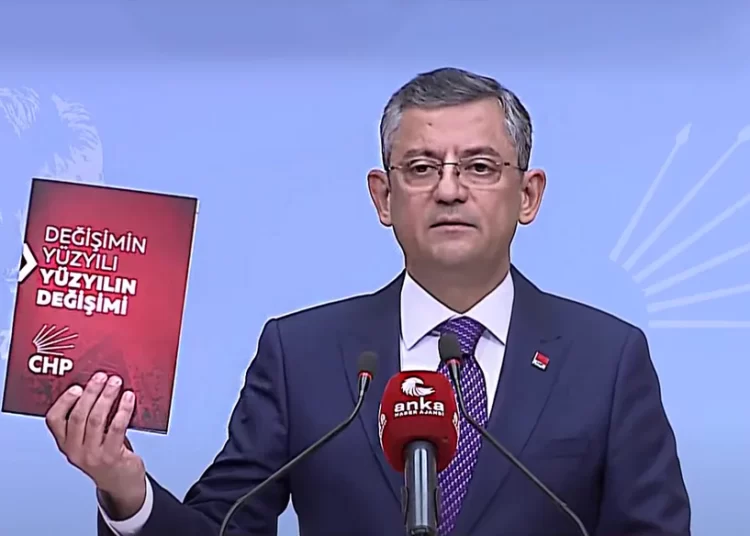 Özgür Özel, CHP Genel Başkanlığı’na adaylığını resmen ilan etti