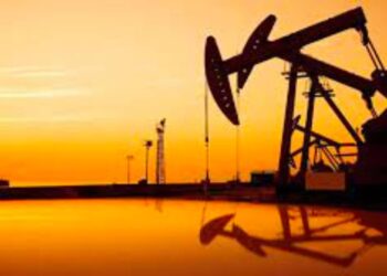 Brent petrol 100 dolara yaklaştı, son bir yılın zirvesine çıktı