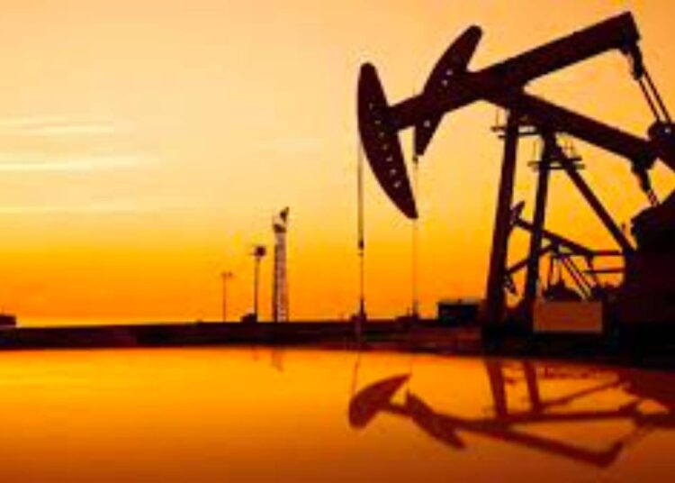 Brent petrol 100 dolara yaklaştı, son bir yılın zirvesine çıktı