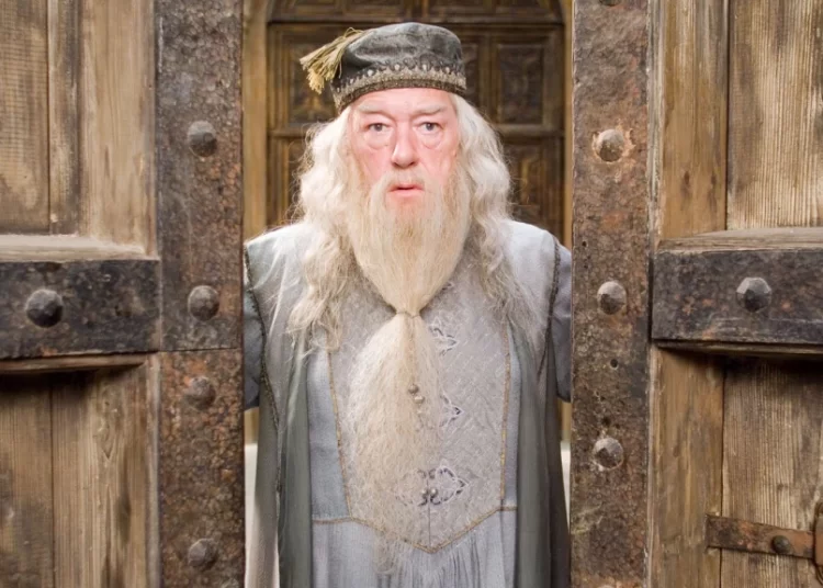 Harry Potter serisinin 'Profesör Dumbledore'u Michael Gambon öldü 1 Harry Potter serisinin ‘Profesör Dumbledore’u Michael Gambon öldü