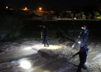 Sele kapılan üç kişi öldü, kayıp bebek aranıyor