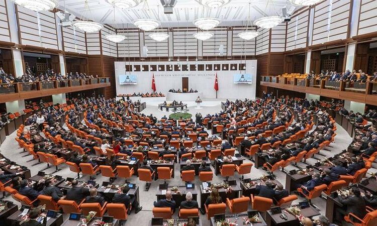 TBMM yarın açılıyor; emekli zammı ve yeni anayasa öncelikli gündem