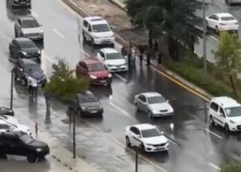 Trafik kavgasında silahını ateşledi, eşini öldürdü