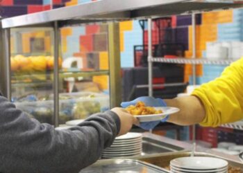 Okulda çocuklara ‘bir öğün ücretsiz yemek’ 2026’ya kaldı