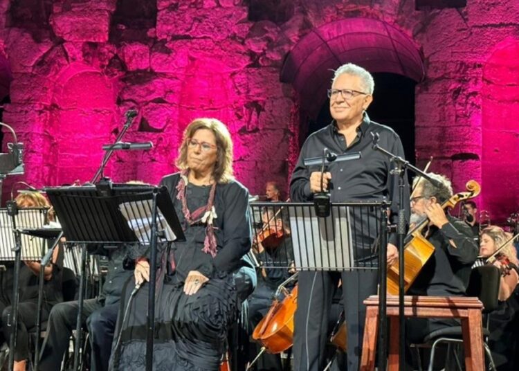 Akropol'de Maria Farantouri ve Zülfü Livaneli resitali 1 Akropol’de Maria Farantouri ve Zülfü Livaneli resitali