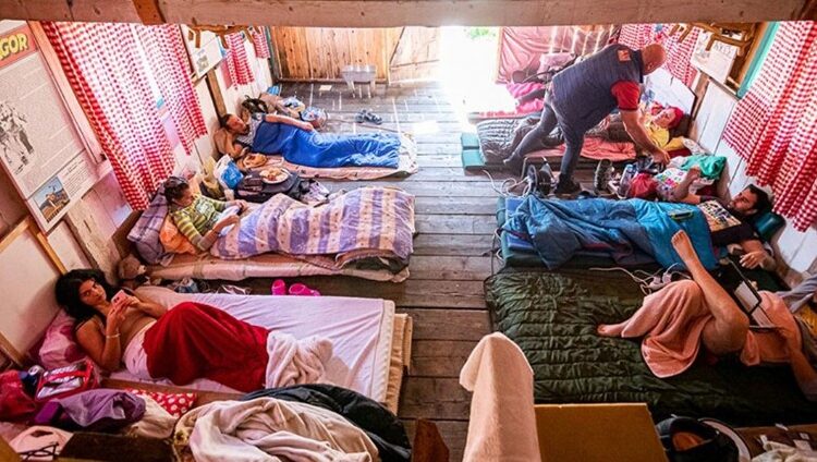 49 gün yatıp bin euro kazandılar: ‘En Tembel Vatandaş’ unvanı aldılar 1 49 gün yatıp bin euro kazandılar: ‘En Tembel Vatandaş’ unvanı aldılar
