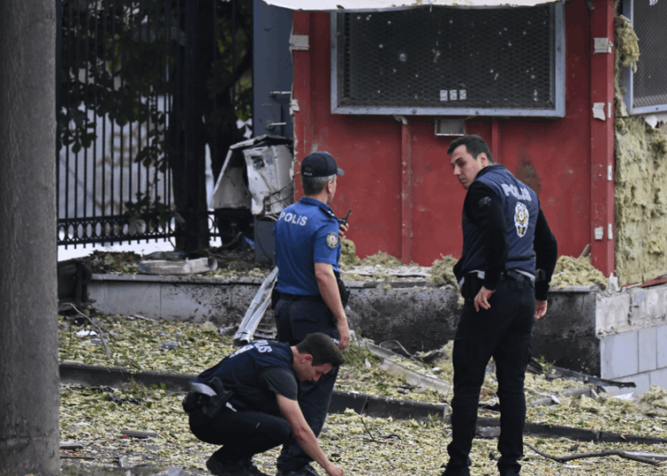 Ankara'daki bombalı saldırıya siyasilerden ilk tepkiler 1 Ankara’daki bombalı saldırıya siyasilerden ilk tepkiler
