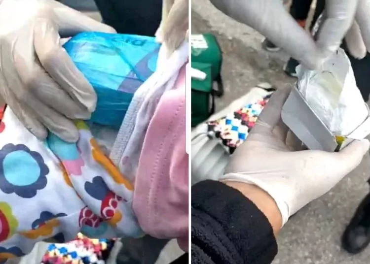 Üç aylık bebeğin üzerine uyuşturucu gizlediler