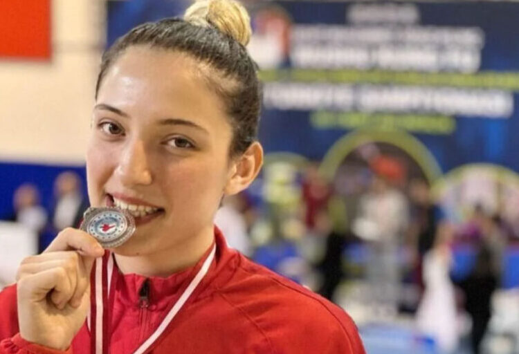 Avrupa Şampiyonu milli kick boksçu Buket Kaya trafik kazasında öldü 1 Avrupa Şampiyonu milli kick boksçu Buket Kaya trafik kazasında öldü