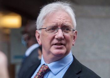 İngiltere’de Hamas’ı destekleyen açıklama yapan eski diplomata gözaltı