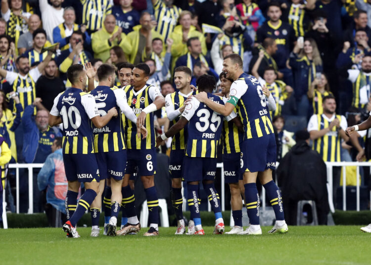 Fenerbahçe, lig ve Avrupa’da tüm maçları kazanan tek takım