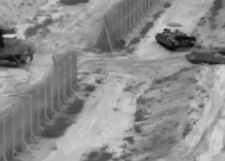 İsrail'den Gazze'ye tank ve zırhlı araçlarla baskın 1 İsrail’den Gazze’ye tank ve zırhlı araçlarla baskın