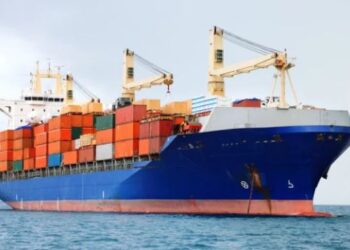 Türk kargo gemisi Karadeniz’de mayına çarptı