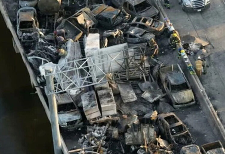 ABD’de görülmemiş kaza: 158 araç birbirine girdi 1 ABD’de görülmemiş kaza: 158 araç birbirine girdi