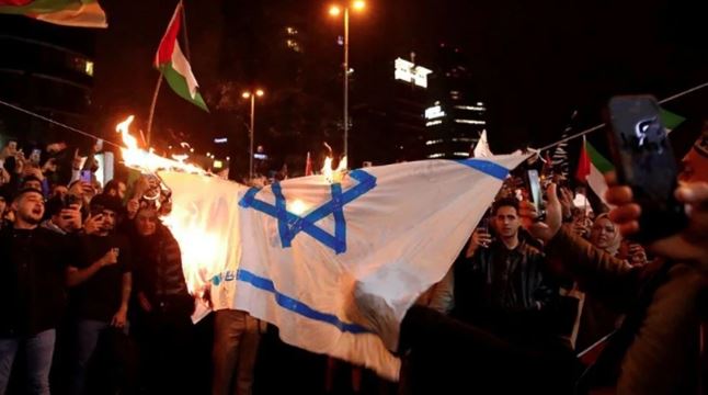 İsrail'in hastane katliamı birçok ilde protesto edildi 1 İsrail’in hastane katliamı birçok ilde protesto edildi